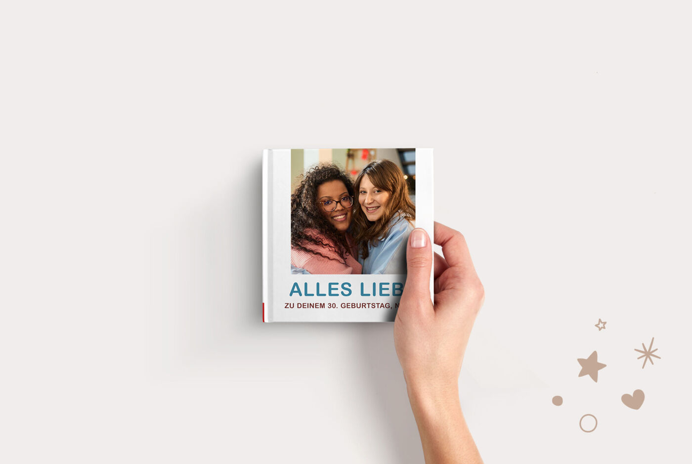 Ein CEWE FOTOBUCH Compact Quadratisch mit dem Titel „Alles Liebe“