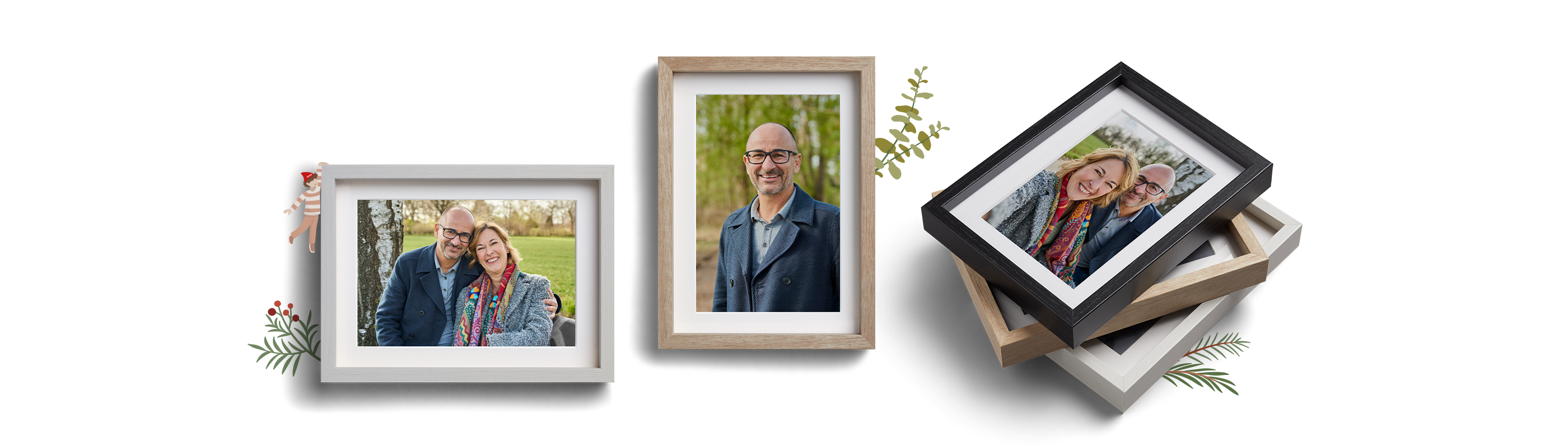 Mehrere Fotos mit Rahmen in schwarz, weiß und Holzoptik.